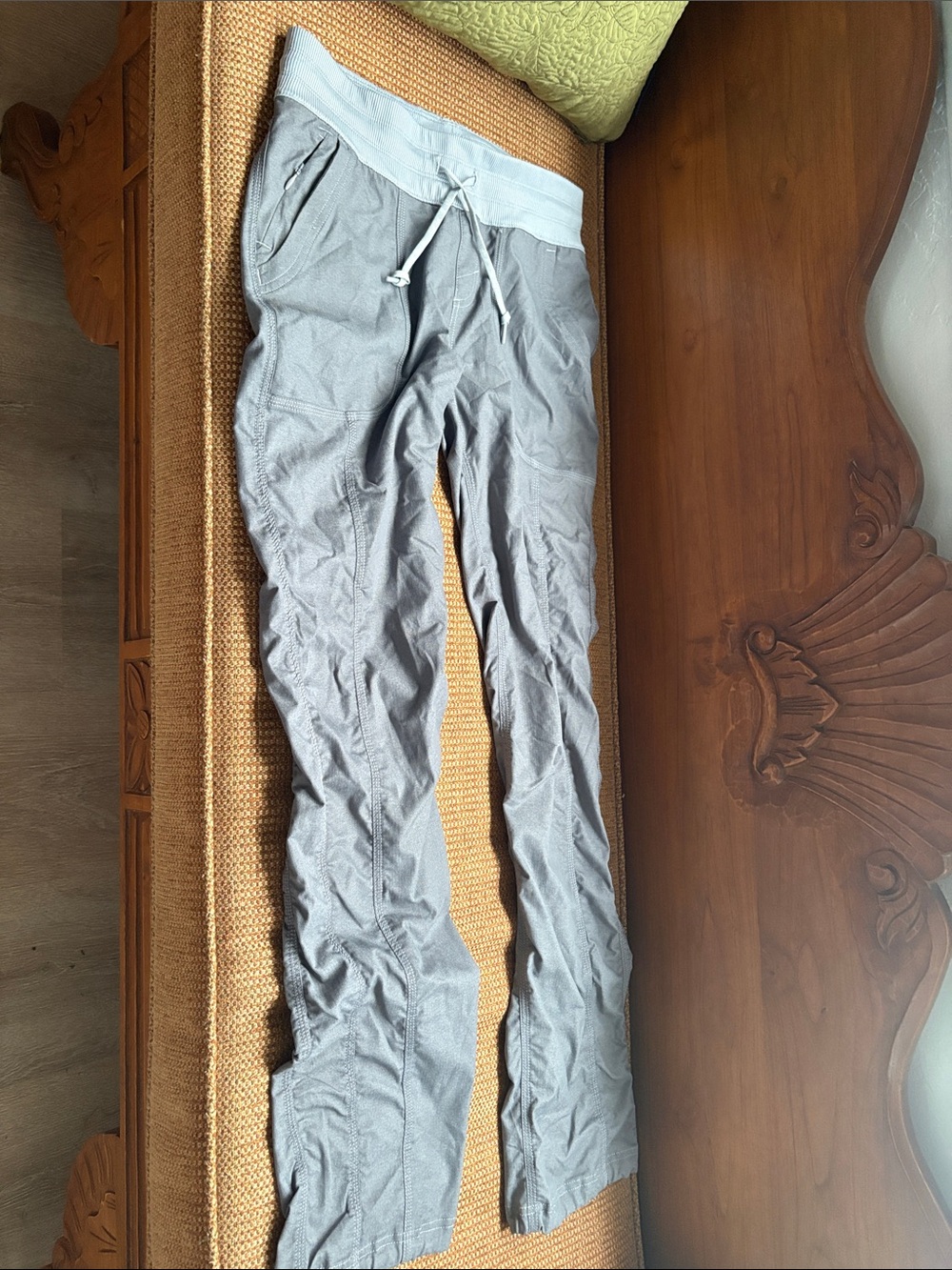 The North Face Light Gray Cropped Ruched Drawstring Pants w30 inseam 31”